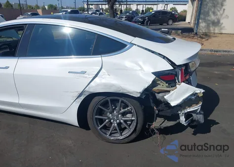 2018 Tesla Model 3 из США, поврежденный, VIN 5YJ3E1EAXJF040286